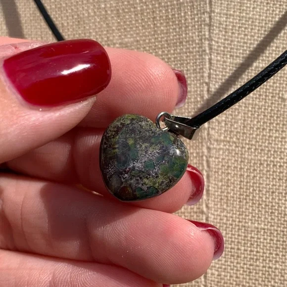 Handmade Genuine Stone Heart Amulet Necklace - Picture 10 of 15